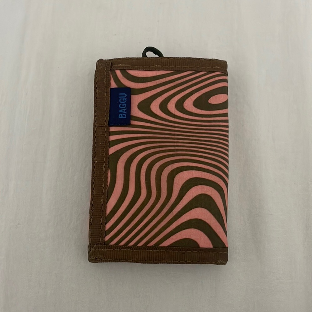Baggu wallet. In great condition.